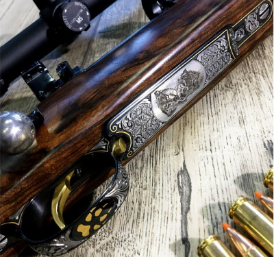 Винтовка CZ 550 гравированная, кал. 30-06 в комплекте: кофр кожаный, чехол, нож финский
